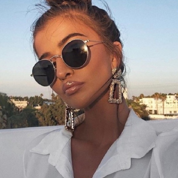 Just in!!! Gold Squares Earrings - Picture 3 of 7